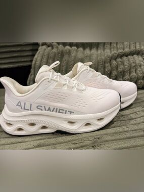 Women’s Cream-White Platform Running Sneakers